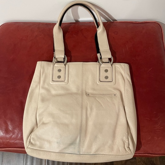 B Makowsky Shoulder Bag - Picture 6 of 7